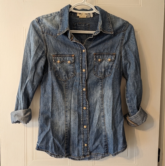 H&M chambray button up - Picture 1 of 2